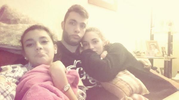 CilloMontes's tweet photo. Viendo la final de pequeños gigantes así...#PlaceresDeLaVida Con mis 2 gigantes :)♡♡♡♡ http://t.co/HATfWGFFDQ
