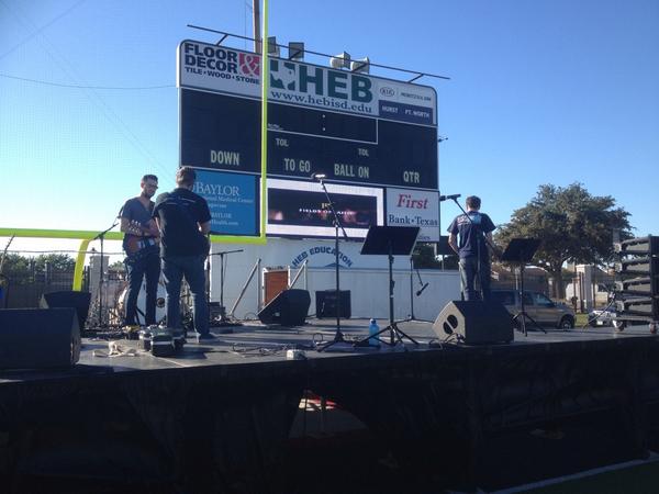 FOFPENN's tweet photo. #soundcheck #fofpenn http://t.co/YEUNHKe4k2