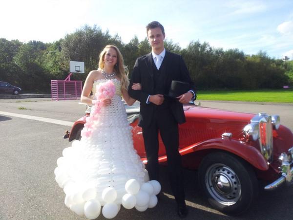 picobello8's tweet photo. Balloon dress http://t.co/p27FdtX7FI