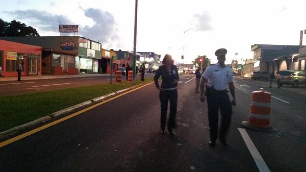 Cerrada la avenida Piñero desde la calle Andalucía hacia la De Diego por balacera q dejó balance de tres heridos.