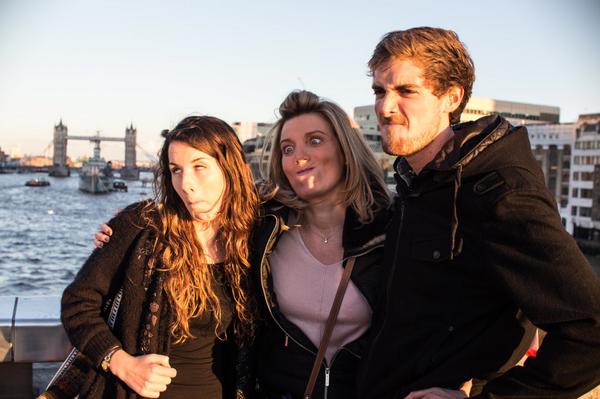 LaughingAround's tweet photo. Other people from London Bridge XD !! http://t.co/1WQowsoJn9