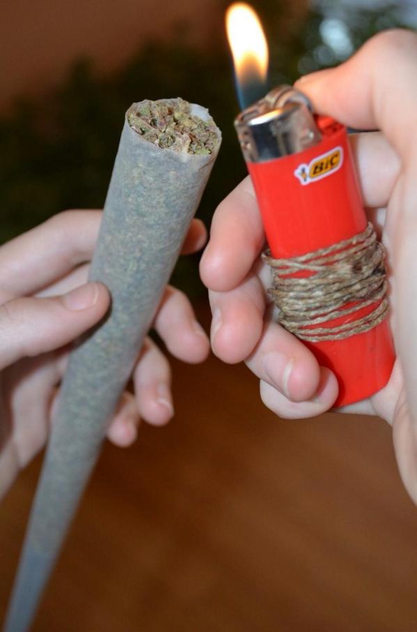 TheBombestBuds's tweet photo. Tag a friend who'd smoke this with you! http://t.co/HCYa1hgqpC