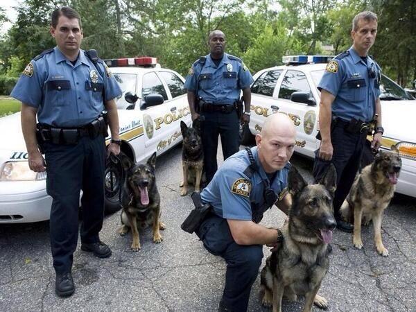 WeForWeed's tweet photo. “@GeorgeWakenbake: Why these cops look like they boutta drop the hottest mixtape of 2014? http://t.co/FuSoUdOIbY” #StraightOutta #Coptown !