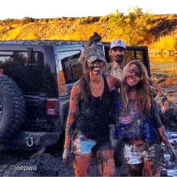 shorthousematt's tweet photo. by @jeepwa “@lovejessicaanne33 “mud fights are just part of getting stuck” # http://t.co/ovO3l0X0Y2