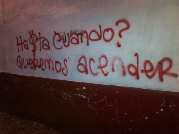 burniacc's tweet photo. "@LaritaCastillo: Acción poética hinchas de Instituto (?) "¿Ha$ta cuando?" #acender ahlistoqueburros. http://t.co/RItUZ9ckuY"