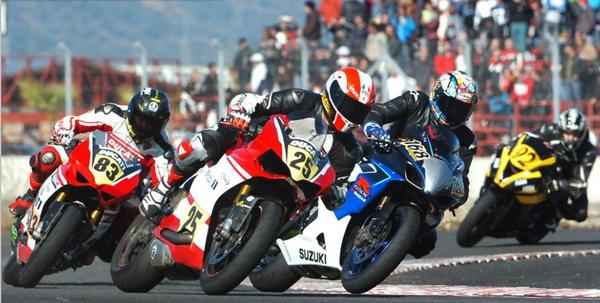 FamiliaPais's tweet photo. Las motos más rápidas de Chile competirán este domingo 19 en #AutodromoAIC #ccvchile https://t.co/7MsywQs1Vy http://t.co/LKaPB7YHbX