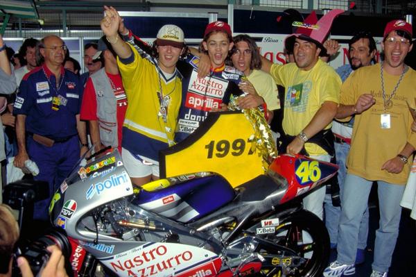 yeyo14bnl's tweet photo. Buona notte!!! #Sempre46 http://t.co/BhFesaMXW5