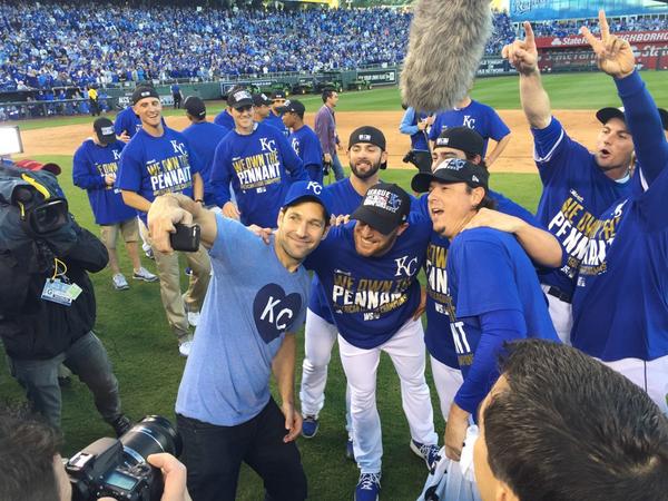 Time to take an AL Champs selfie with #Royals super fan, Paul Rudd! #TakeTheCrown
