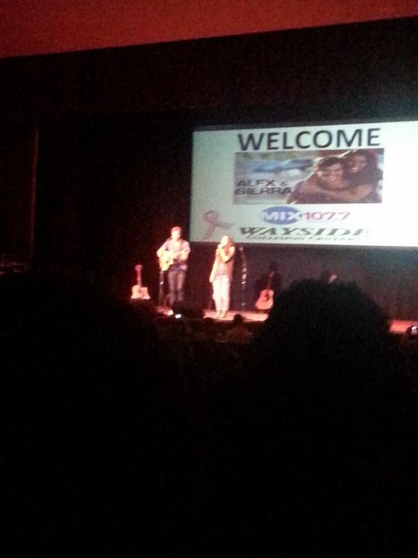 candidam91's tweet image. Alex &amp;amp; Sierra kids settin it on fire at #concertforacure!