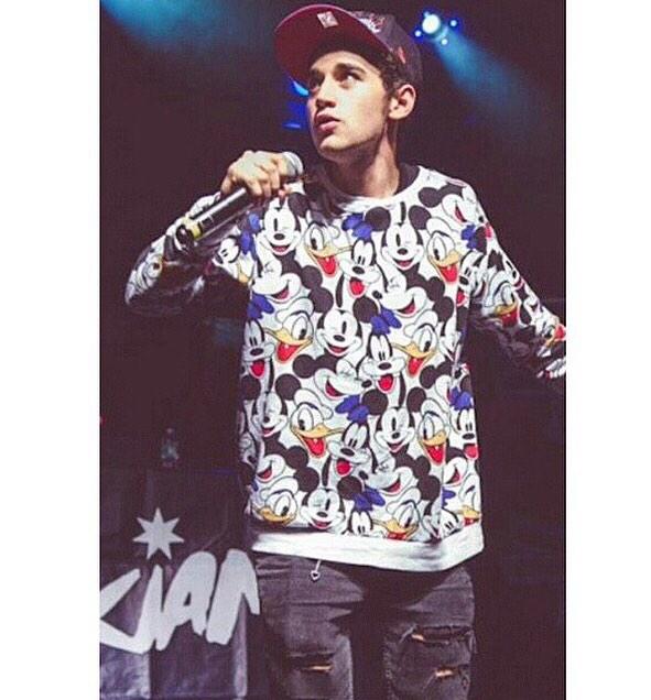 luke_brooks's tweet image. My Mickey top slays ❤️