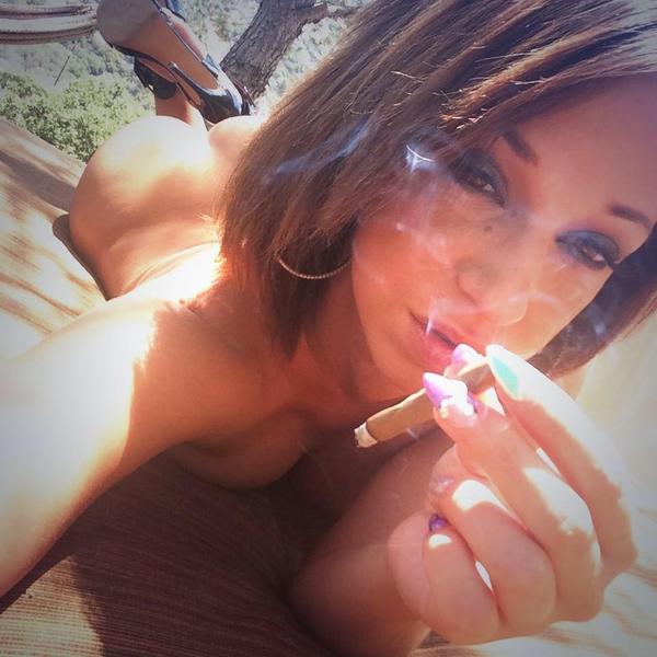 Stoner Chicks ™. 224. 