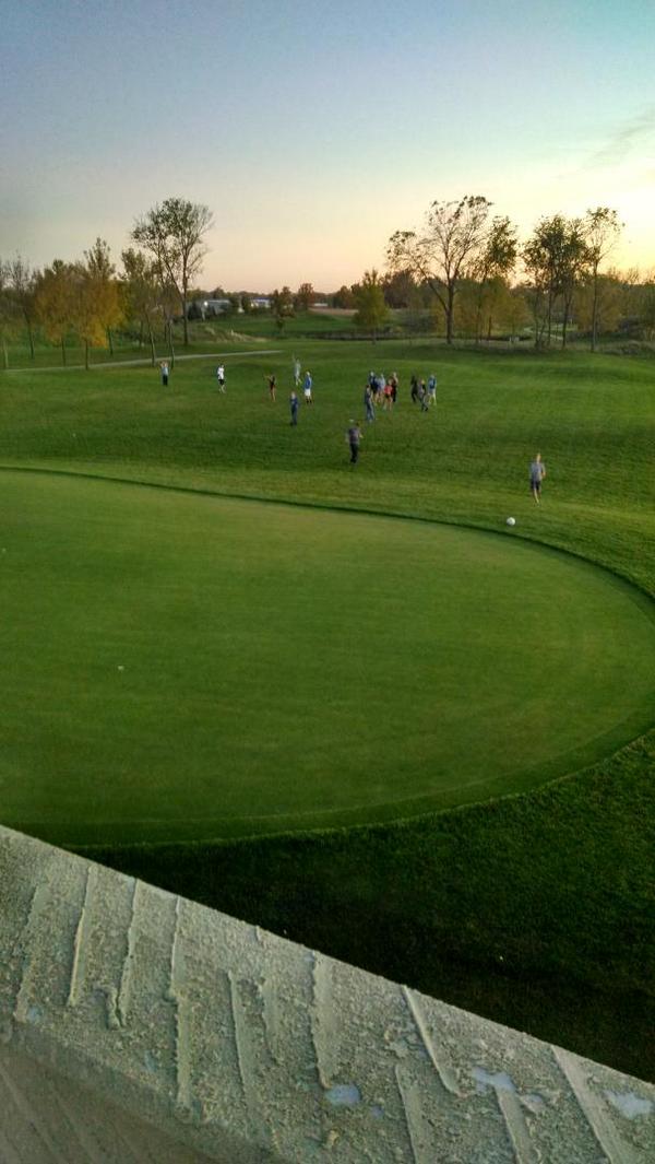 BonduXC's tweet image. There are only 2 good uses for a golf course: racing and volleydodge. #XC14 #teamdinners #taperweek