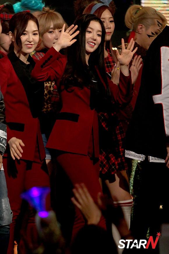 RedVelvetGlobal's tweet photo. [NEWS PHOTO] 141015 레드벨벳 Red Velvet #BeNatural @ 쇼 챔피언 Show Champion [4P]

cr. Star N http://t.co/ONLi0JnxMk