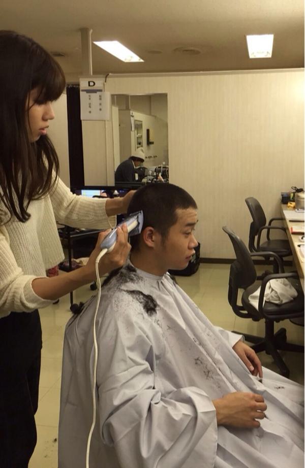 日曜劇場 ごめんね青春 今日はスタジオ収録です メイク室で断髪式を行う古井役の矢本悠馬くん すっかり坊主頭が板についてきましたね バカ7の中でも1番の飛び道具として自由に思いっきり演じていて みんなをひっぱってくれてます Http T Co