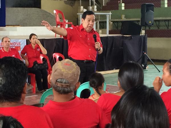 DickGordonDG's tweet image. Teaching core shelter beneficiaries the Red Cross' 143 program for resilient communities. #Boholquake #RedCross143