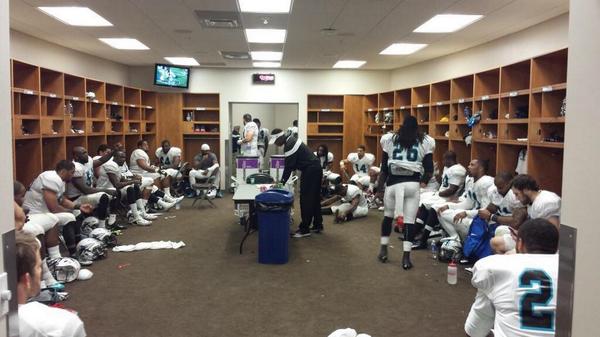 FLBlacktips's tweet photo. All tied up at halftime. #Mammoths #Blacktips http://t.co/fYxfOumDkJ