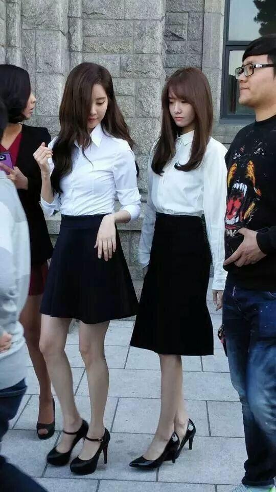 [PIC][15-10-2014]YoonA và SeoHyun xuất hiện tại Đại học Dongguk để chụp ảnh tốt nghiệp vào chiều nay B0CEwuvCYAA5mKW