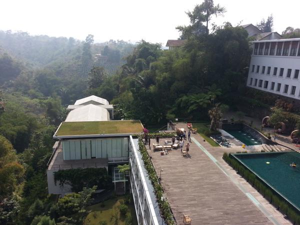 tombak79's tweet photo. Dimana nih bang? Info boleh.. RT @ipphoright: Alhamdulillah nginap di hotel yang nyaman &amp; indah :) http://t.co/EsJB07rdd0