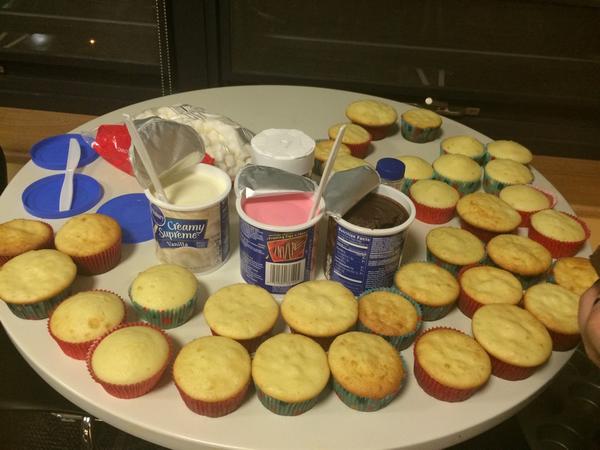 12floorMortimer's tweet photo. Goal Setting Cupcakes http://t.co/hZYjXlUYHH