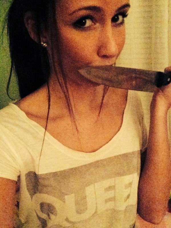 krickenn's tweet photo. Update i locked myself in my room with the biggest knife I could find #NotAfraidToCutAThot http://t.co/vq7EDIB1Jx