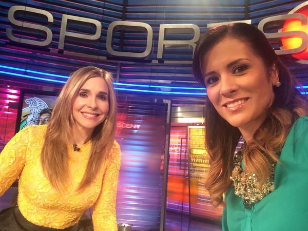 AdrianaMonsalve's tweet photo. Al aire en @SportsCenter_nt junto a @caroguillenESPN y @cuellarcar produciendo. #SemanaDeLaMujer http://t.co/i0nPZlVDui