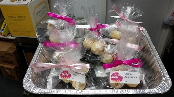 theholethinglr's tweet image. Dropped of a batch of our new Carmel Apple Donut holes at @SpokesLR today!