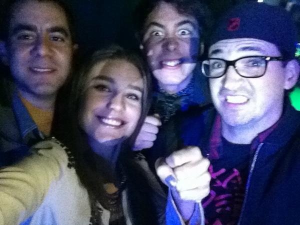 danycorderoo's tweet photo. El reencuentro del Guantazo! #LaFiestaPM http://t.co/y0HFAaAZrZ