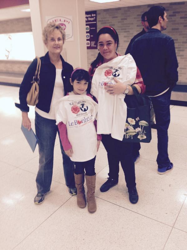 DICKC142's tweet photo. Dina Bu and mom have landed http://t.co/cgIaC67Mr4