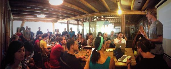 hubudbali's tweet photo. Full house! @qieter of #Vicancy is speaking to Hubudians about how to turn ideas into good business! #BaliBungkus http://t.co/ZVQhTV0jN4