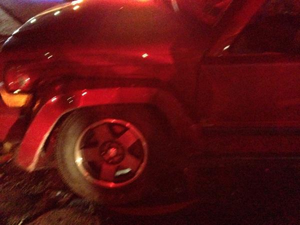 HessomJason's tweet photo. Everyone is ok but are car is not 😰😰#crazy evening http://t.co/774eCdAZy8