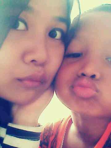 Desisuminar's tweet photo. Selfi w/keponakan :-* http://t.co/L1bhB5FP6h