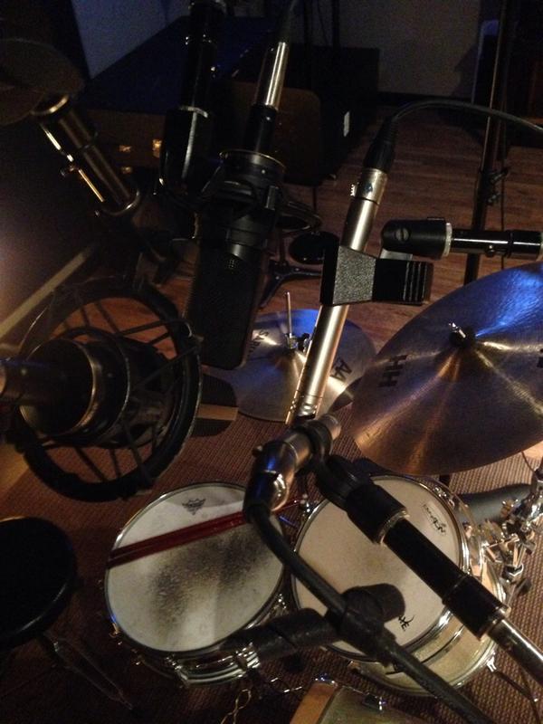 Alexander_Ocean's tweet photo. Stereo mic technique on drums http://t.co/Lp6ZsbLffG