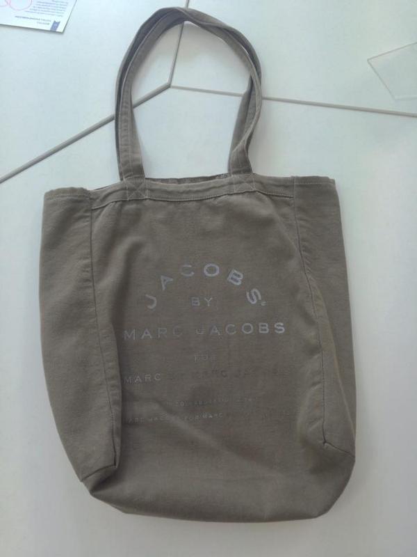 phpcon's tweet image. PHP カンファレンス 2014 にてYahoo!ブース付近に忘れ物がありました。中身はパンフレット2枚です。お心あたりのある方はご連絡下さい。10月末まで保管しています。
#phpcon2014