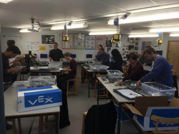 LSLeaders's tweet image. Phase 2 Launch Day - STEM Leaders busy building robots! #LondonSTEM #LSEF #VEXIQ