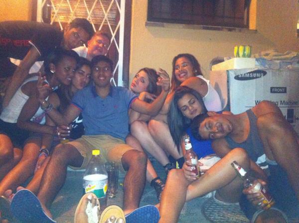 SetonMarcel's tweet photo. I miss days like these @JustZenariah @keegzT @safiamansoor123 #tbt #omrah http://t.co/C0pRdYMC0R
