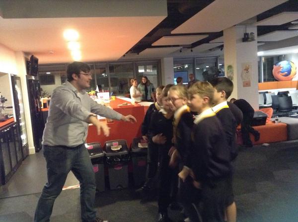 codeweekUK's tweet image. Mathew Keegan from @TeamKano solving problems with @SuAdamsEdIT students at @MozLDN @CodeWeekEU #EUcode