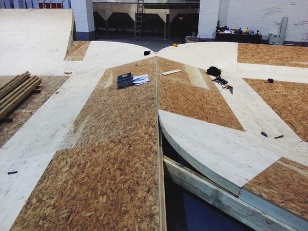 cambian_action's tweet photo. Street section is coming together nicely... @unit3sixty #uk #skatepark http://t.co/710Lupcd6F