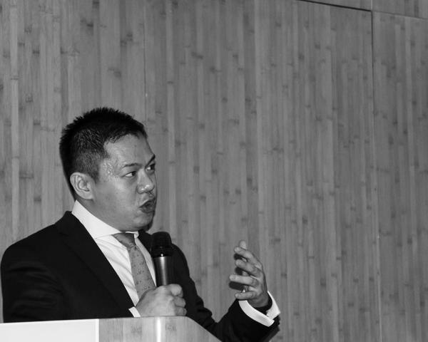 OutLeadership's tweet photo. In action, moderator @jameschau @UNAIDS China #GoodwillAmbassador #GenderRecognitionNow @beinglgbtinasia @HIVLawCom http://t.co/WxLeszLm1w