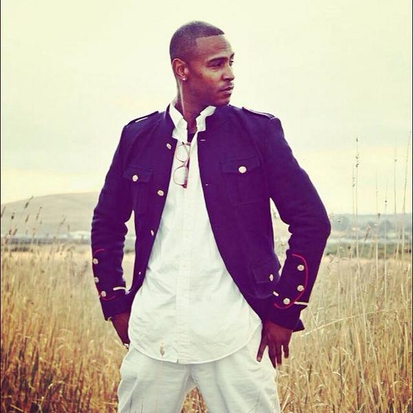 StormeyColeman's tweet photo. Australia photoshoot @StormeyColeman @BigpoJulie @jay_galvin @kerrywashington @rihanna @titoortiz @jay_galvin http://t.co/45hGGz3ePe