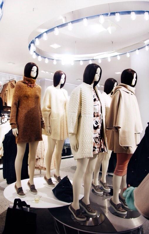 hmnetherlands's tweet photo. Nog meer sneak peeks van onze nieuwe winkel? @irenevanguin neemt je mee! http://t.co/S5V7wQJObW #HMLovesRotterdam http://t.co/moMkL1RKqw