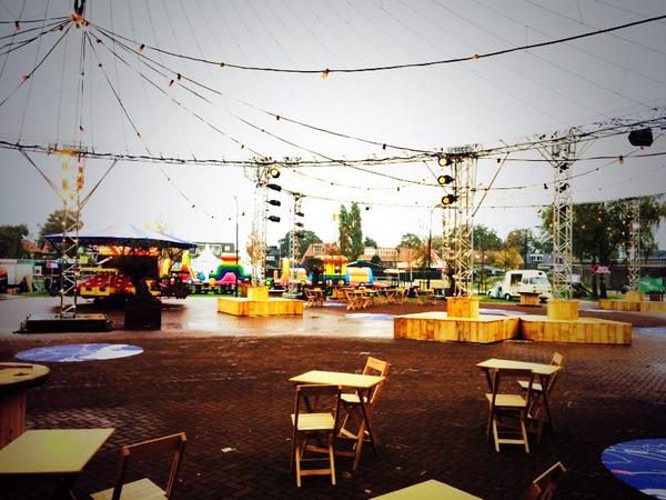 GGJVasse's tweet photo. Holy crap! Wat een enorm gaaf iets is dat #Spoorparade ivm #175jaarspoor. Zeker langsgaan deze #herfstvakantie http://t.co/gE5aYMR513