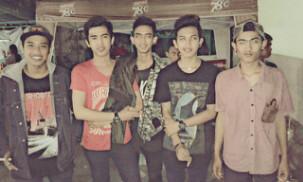 ibnumuzakki's tweet photo. Zali,julian,habib,waloh http://t.co/sBpCcp3FDo