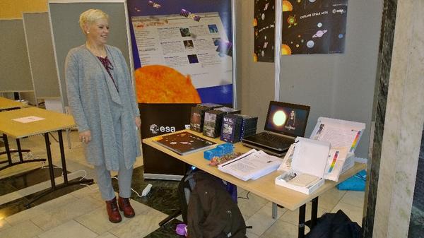 alexbiebricher's tweet photo. Velkommen til #NAROM sitt stand på #natkonf der du finner alt om #verdensrommet og #romskip! #Oslo #UiO. http://t.co/hF8eoPCfNg