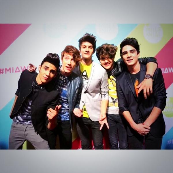 styhojonas's tweet image. "Si Una Persona Puede Cambiarte La Vida,
Imaginen Lo Que Pueden Hacer 5"
@somosCD9 *u*
Asgdfhjklñ...
#Coder4Ever♥:'3