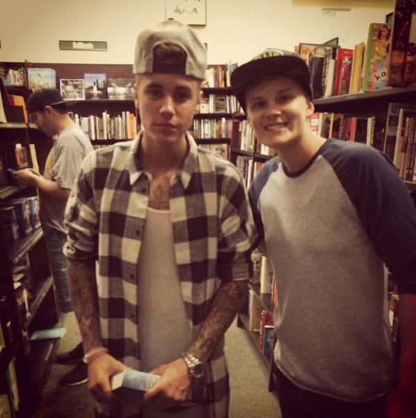 MartinaOppel's tweet photo. jcortezzzz IG: Mission complete!!!!! Found him!! #justinbieber #yeeew #imtheonlyonethatgotapic #boom #gotthrough... http://t.co/LwbLpbe61c