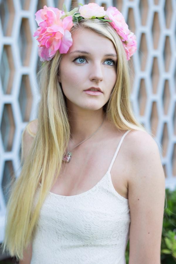 preachersd2r's tweet photo. @mallybeauty @Teenie96 This is my 17 YR old #mallynista ❤️ #facedefender #seniorpictures #makeupartist @_ashleyroe http://t.co/T0dHzlr0jT