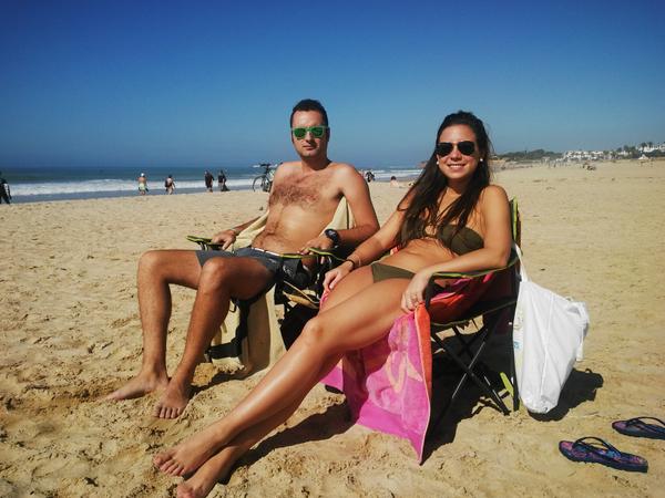 MartaBarcena's tweet photo. Un poco de playa aunque sea octubre con @germanzip #CADIZ http://t.co/n5v5HtbqSi