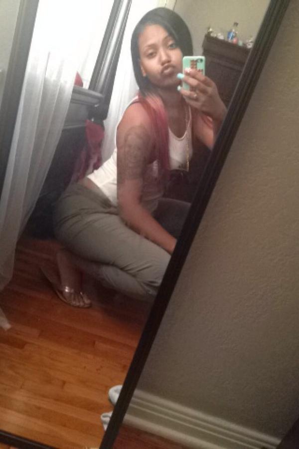 MoCinosIsMajor's tweet photo. That Bitch right there #THURLBREAD #Fatty #lilMamaSoHood 👑 http://t.co/KutOThpTz0