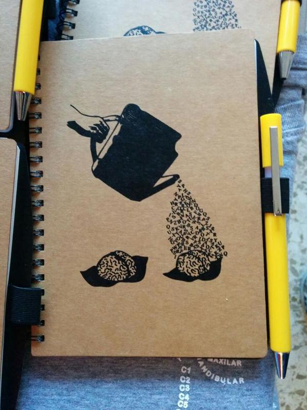 mediprojectuma's tweet photo. Las nuevas libretas que puedes conseguir en el puestecillo del Hall de la Facultad de Medicina! http://t.co/vZtBHxQVxa