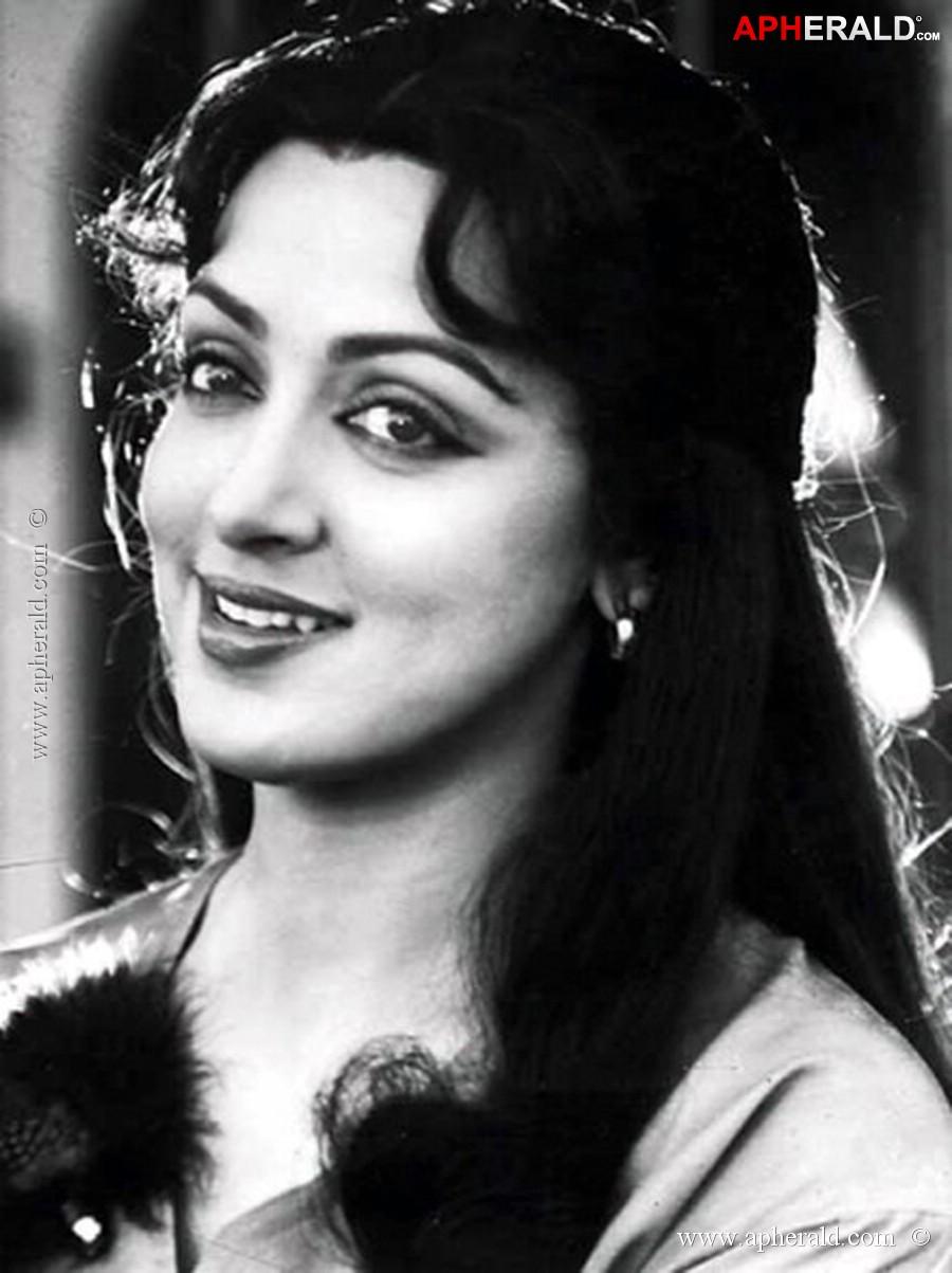Heres wishing Bollywoods dream girl, the beautiful Hema Malini a very happy birthday! 